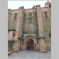 Caceres, Iglesia de Santiago, photo albTotxo, flickr.jpg